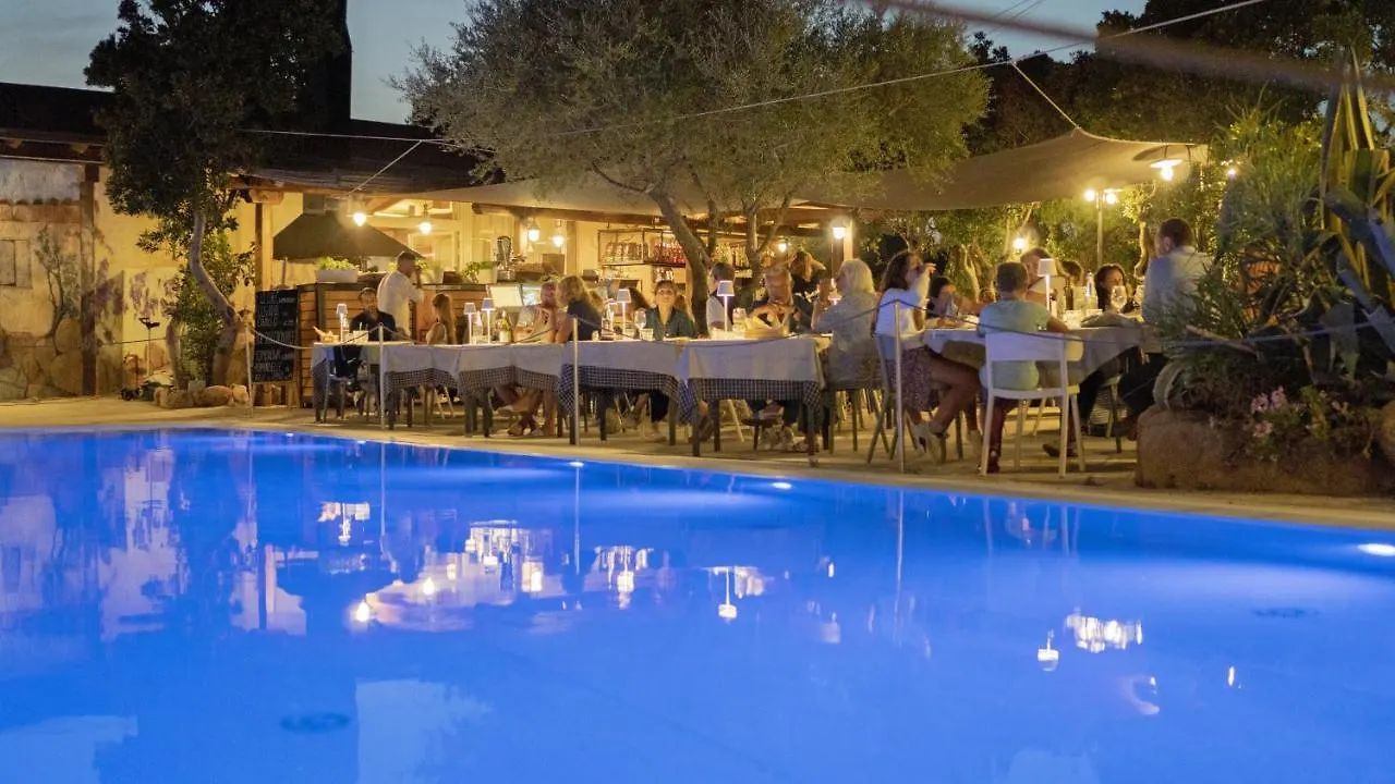 Ξενοδοχείο με διαμερίσματα Residence Hotel Lu Nibareddu San Teodoro