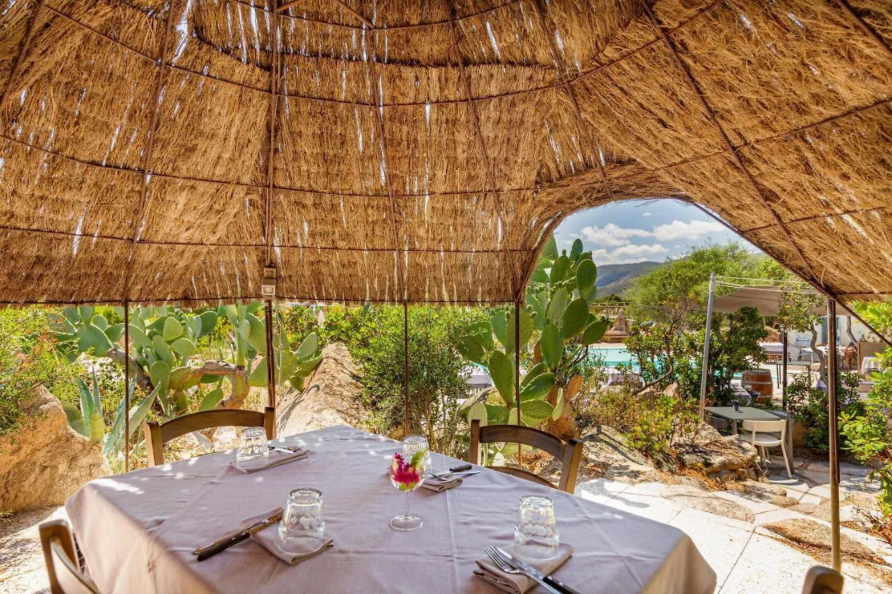 Ξενοδοχείο με διαμερίσματα Residence Hotel Lu Nibareddu San Teodoro